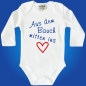 Preview: Baby-Body mit schönem Spruch - Aus dem Bauch mitten ins Herz