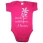 Preview: Baby‑Body mit Wildblume und „wildflower“-Schriftzug