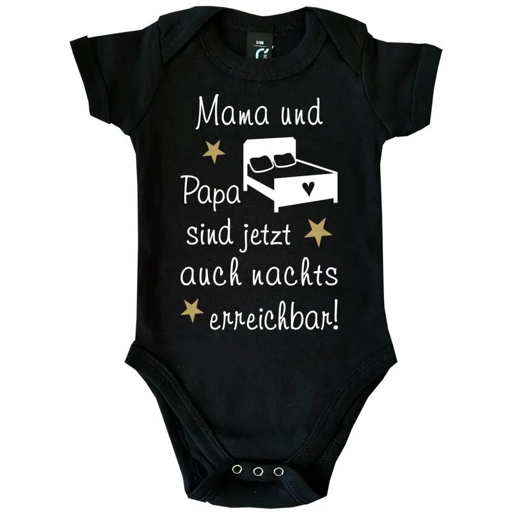 Preview: Baby-Body - Mama und Papa sind jetzt auch NACHTS erreichbar Preview: Babybody mit Spruch