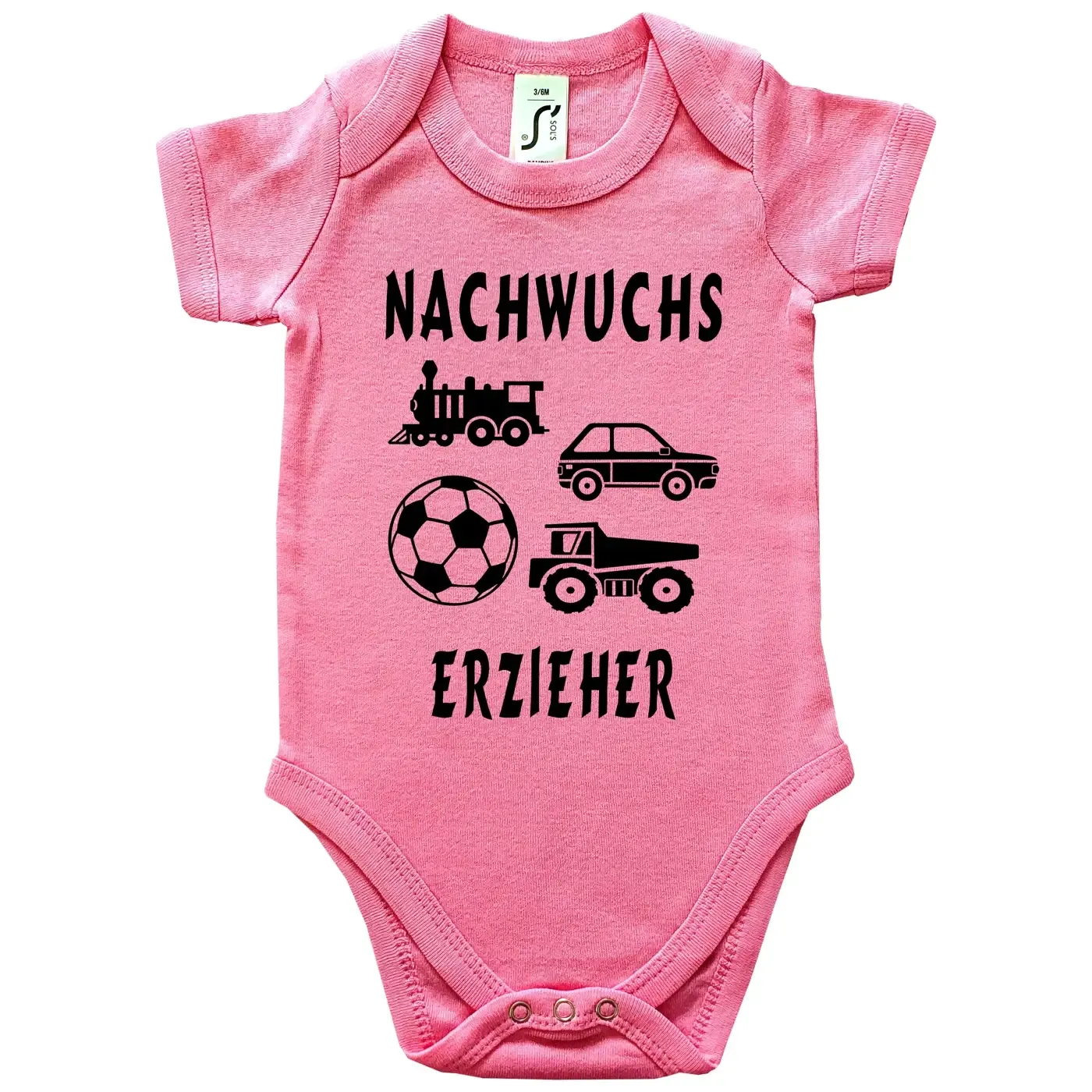 Baby-Body mit Spruch „Für Nachwuchs ist gesorgt“ und vier Spielzeugen